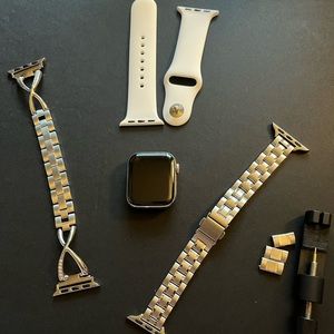 Apple Watch Series 6 (40mm) Silver Aluminum With Multiple Bands